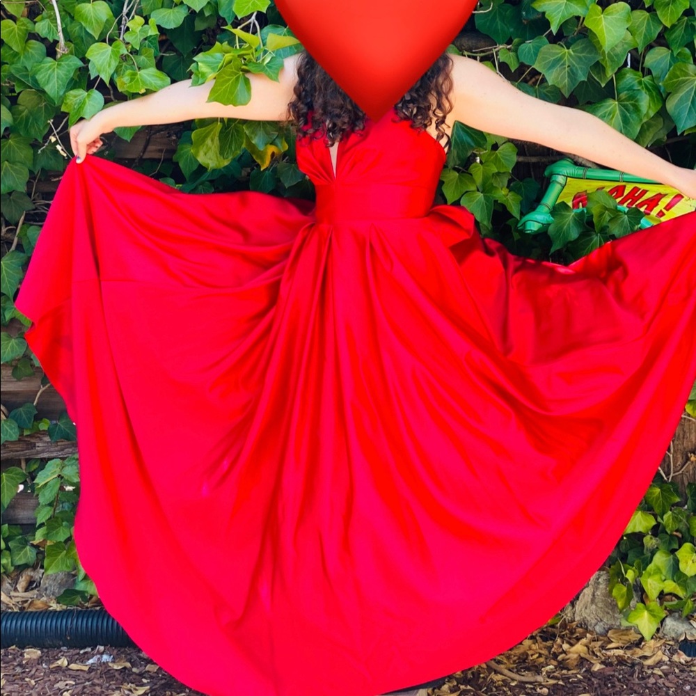 Size 12 Excellent condition red gown with petticoat
